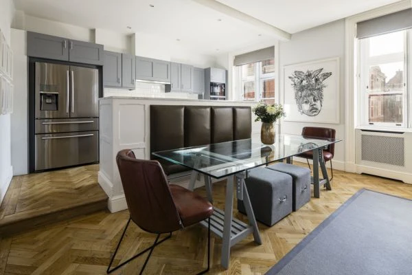 3 bedroom luxury apartment in london with kitchen