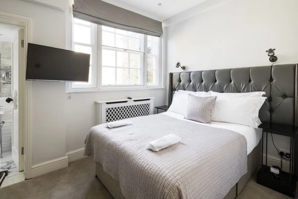 luxury and spacious 4 bedrrom apartment london