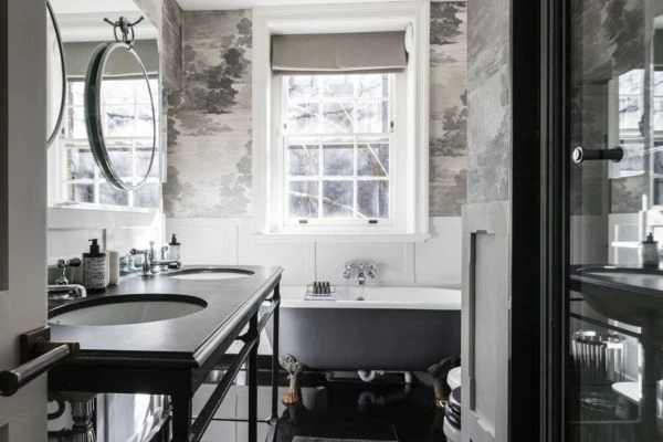 luxury bathroom in mayfair luxury apartments with 3-bedroom in london