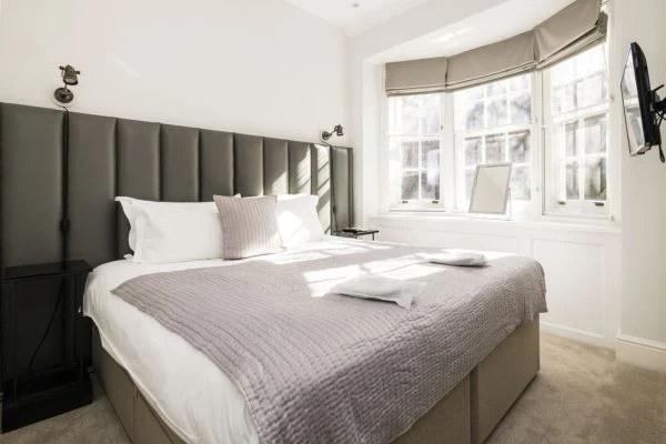 spacious luxurious 3 bedroom apartment in london mayfair