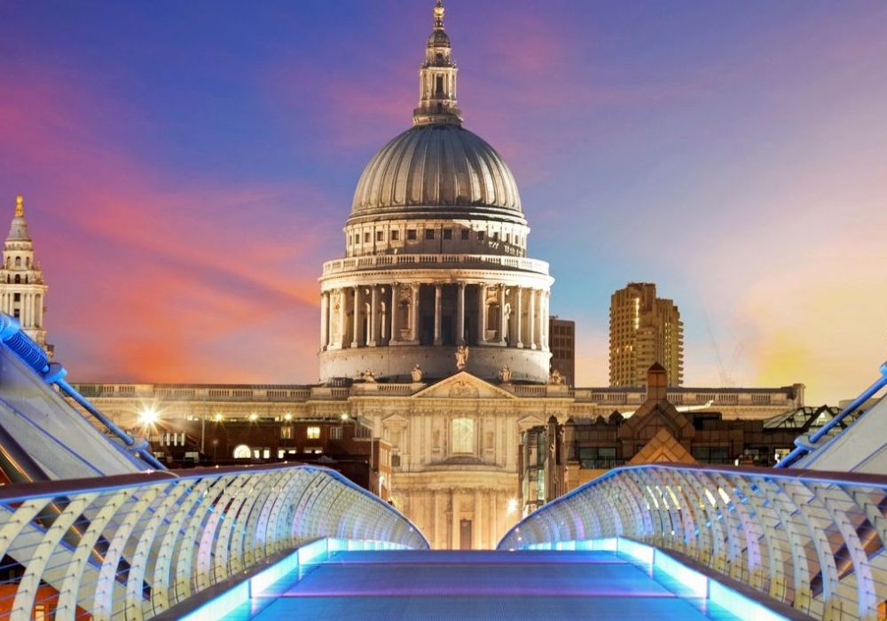 visit-St-Pauls-Cathedral-at-Night.jpg