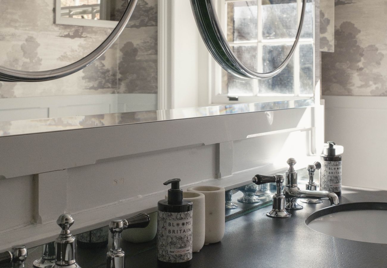 Apartment in London - The Connaught Suite Apartment in London - The Connaught Suite