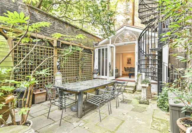 luxury holiday home with private garden in london mayfair luxury holiday home with private garden in london mayfair