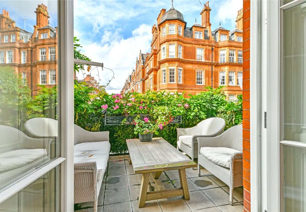 premium apartment for rent with private terrace in london premium apartment for rent with private terrace in london